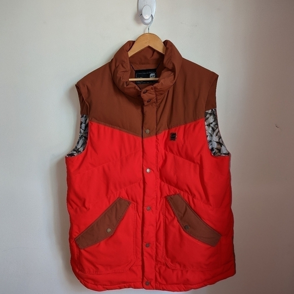 𝅺MEN ORAGE Reversible Red & Abstract Print Puffer Sleeveless Vest Extra-Large - Picture 8 of 11